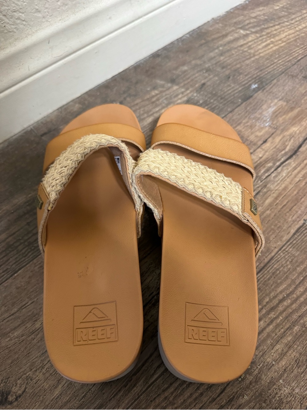 Reef Cushion Vista Higher Platform Sandal in Natural Raffia. Sz 8. Worn once. - Picture 6 of 12